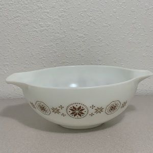 Vintage Pyrexx “town and country” 4-QT Mixing bowl